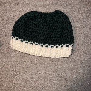 Winter hat with hole on the top for hair